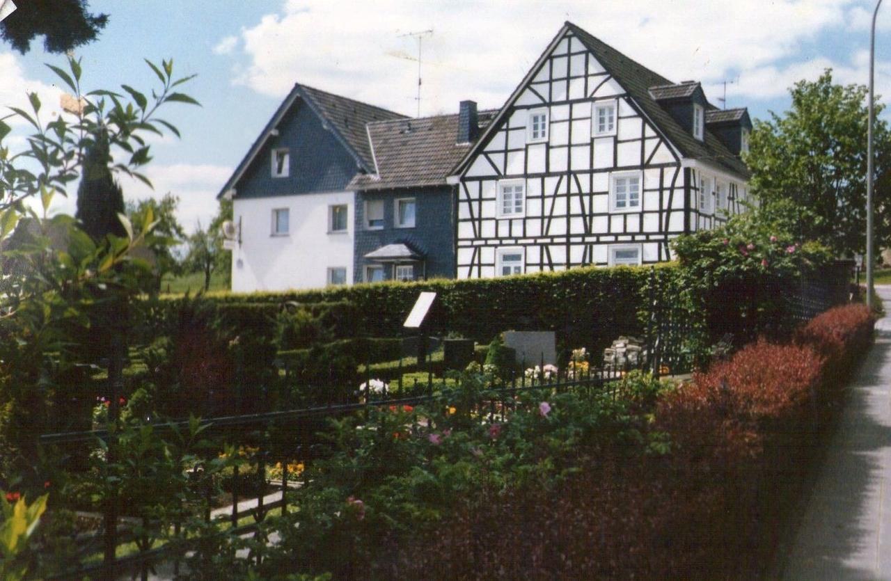 Monteurhotel Garni Alter Olper Hof Lindlar Bagian luar foto